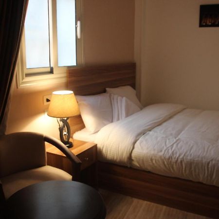 Farida Pyramids Boutique Hotel Kafret el-Gabal Exteriör bild
