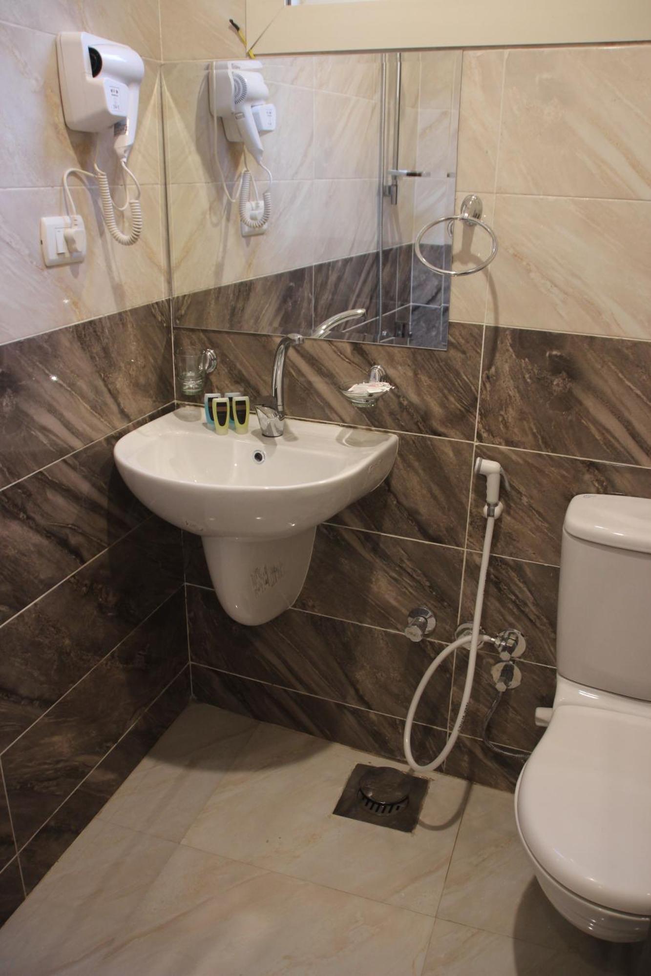 Farida Pyramids Boutique Hotel Kafret el-Gabal Exteriör bild