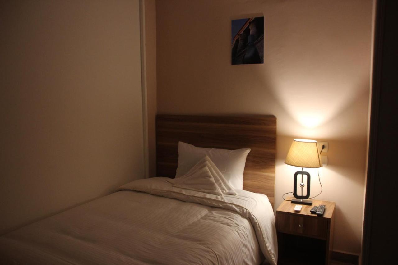 Farida Pyramids Boutique Hotel Kafret el-Gabal Exteriör bild